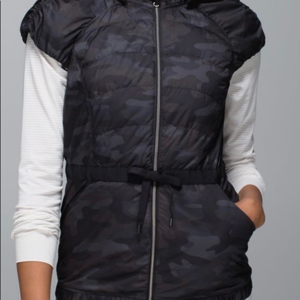 Lululemon spring fling puffer vest, black camo, 4
